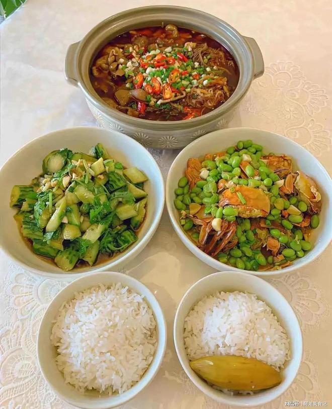 湖南母子俩晒一周美食每餐3道菜网友：老公还能安心上班吗？(图1)