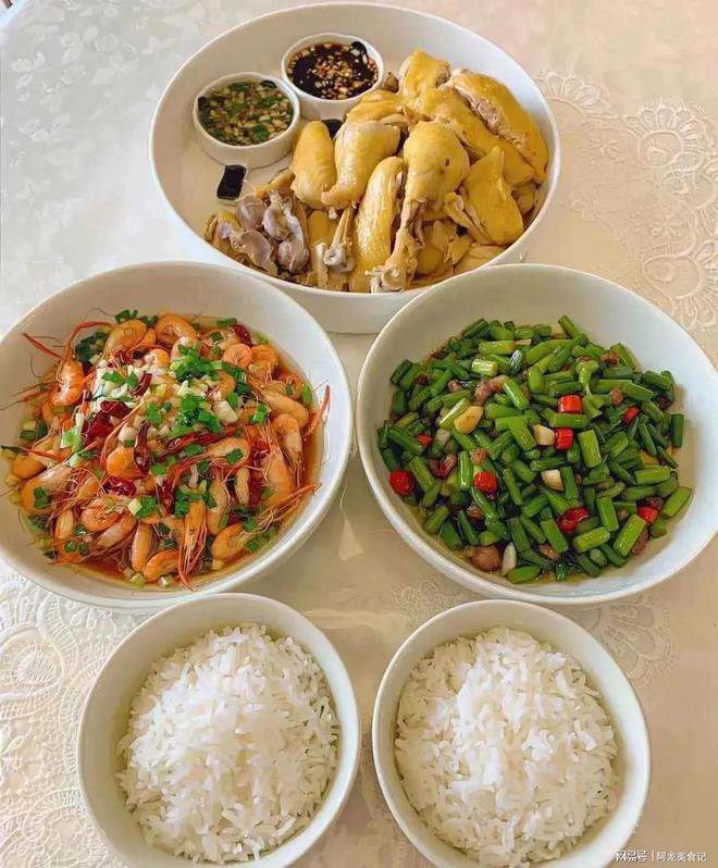 湖南母子俩晒一周美食每餐3道菜网友：老公还能安心上班吗？(图2)