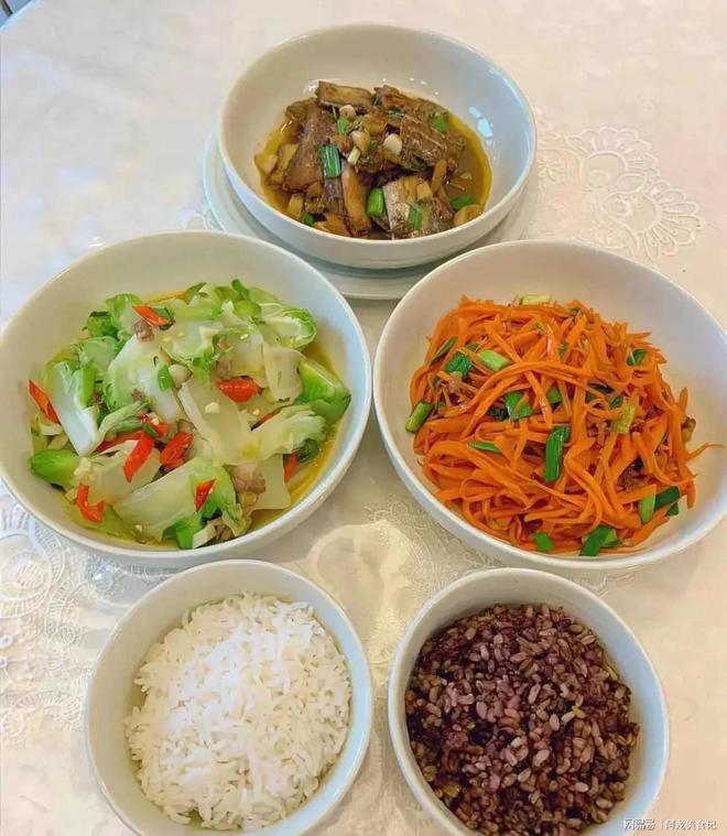 湖南母子俩晒一周美食每餐3道菜网友：老公还能安心上班吗？(图4)