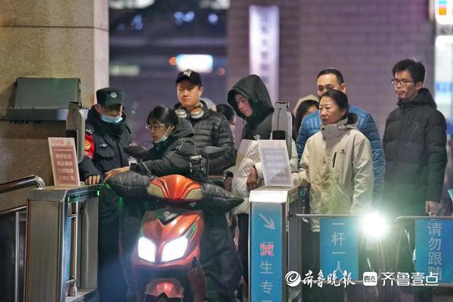 开云网址市民盼更多高校校园开放省教育厅相关人士：校门出入管理方式由高校自主决定(图1)