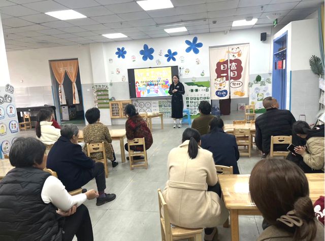为爱奔赴共话成长江安县五矿镇中心幼儿园召开2024年春期家长会(图5)
