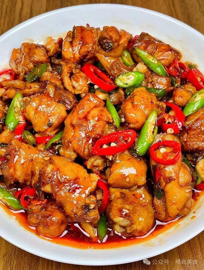 开云网站美食小课堂：五道家常菜的轻松制作教程让你秒变大厨！(图1)