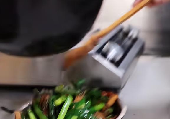 王鹤棣对白鹿的爱藏在了他做的2道家常菜中开云网址(图4)