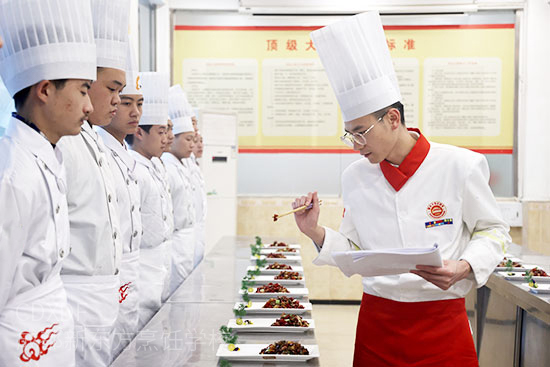 开云kaiyun2024年春节传统年夜饭12道菜谱(图2)