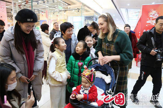 开云网站潍坊市预制食品暨特色农产品巡展2024寿光市预制菜年货推介展销会开幕(图4)