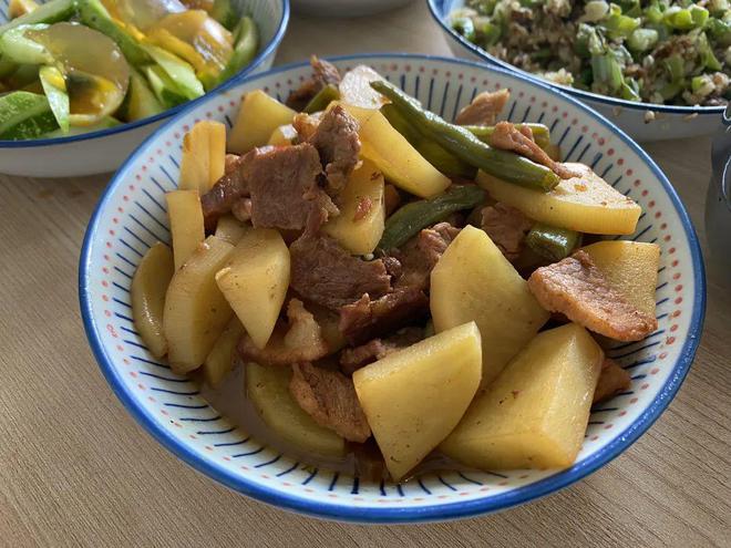 河南一家四口的早餐4个家常菜成本不足20块网友：会过日子(图4)