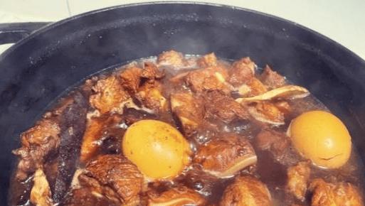 炖排骨是一道家常美食口感鲜美营养丰富深受人们的喜爱(图3)