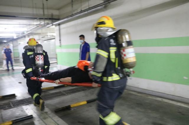 模拟医院地下车库发生火灾北京朝阳消防联合朝阳医院开展消防安全演练(图2)