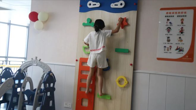 孩子暑假沉迷手机怎么办？阜阳阜南县妇幼保健院感统训练来解决(图1)