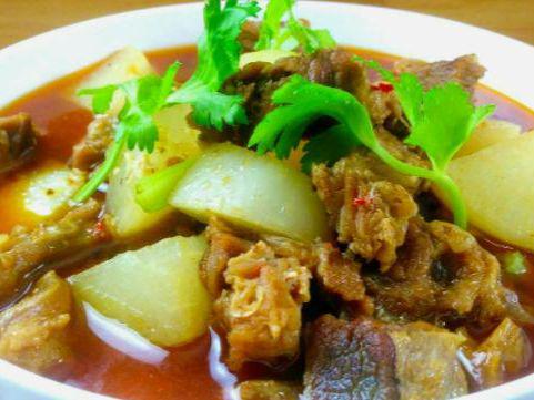 萝卜炖牛肉是一道简单易学、美味可口的家常菜很多人喜爱(图1)