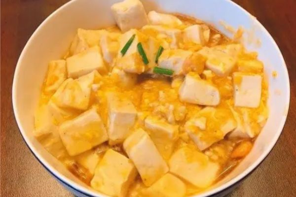 咸蛋黄豆腐一道色香味俱佳的家常菜以其独特的口感和风味(图4)