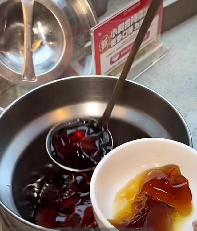 海底捞取消牛肉粒？网友调侃“给辣条冰粉挪位”回应：可以iPad点单(图2)