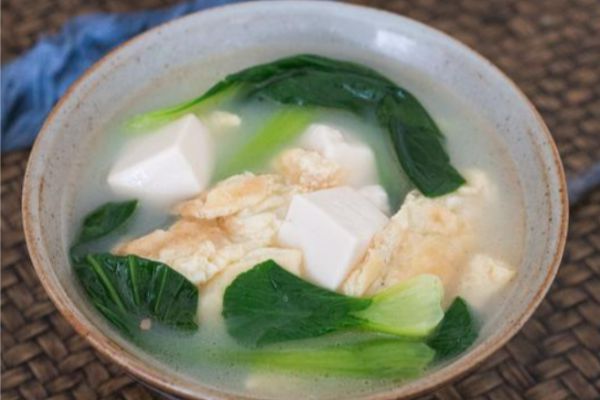 青菜豆腐汤看似简单的家常菜实则蕴含着深厚的烹饪技巧(图4)
