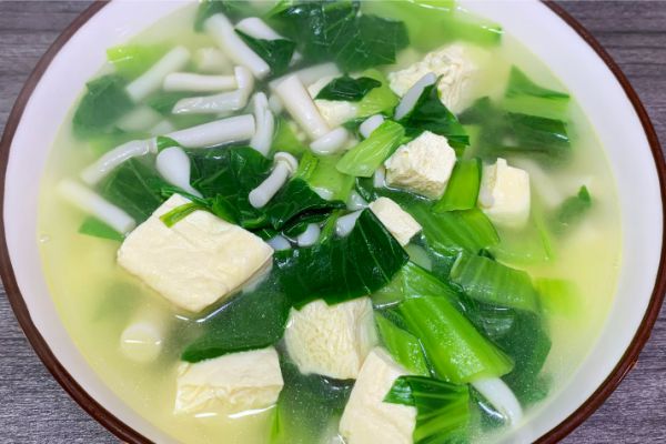青菜豆腐汤看似简单的家常菜实则蕴含着深厚的烹饪技巧(图2)