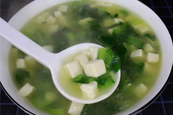青菜豆腐汤看似简单的家常菜实则蕴含着深厚的烹饪技巧(图3)