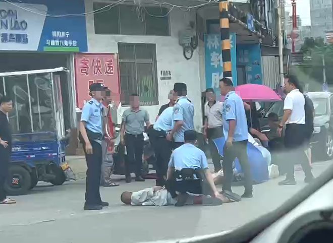 村干部取快递时遇害身亡！警方：54岁男子被刑拘(图2)