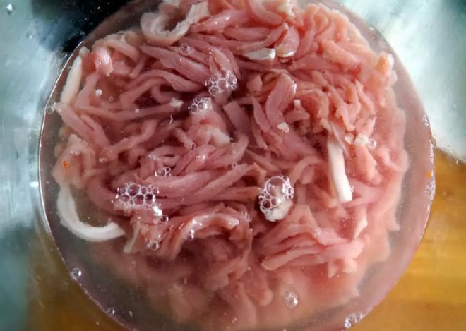 不管炒啥瘦肉万万不要直接下锅多做3步肉又嫩又香又入味(图4)