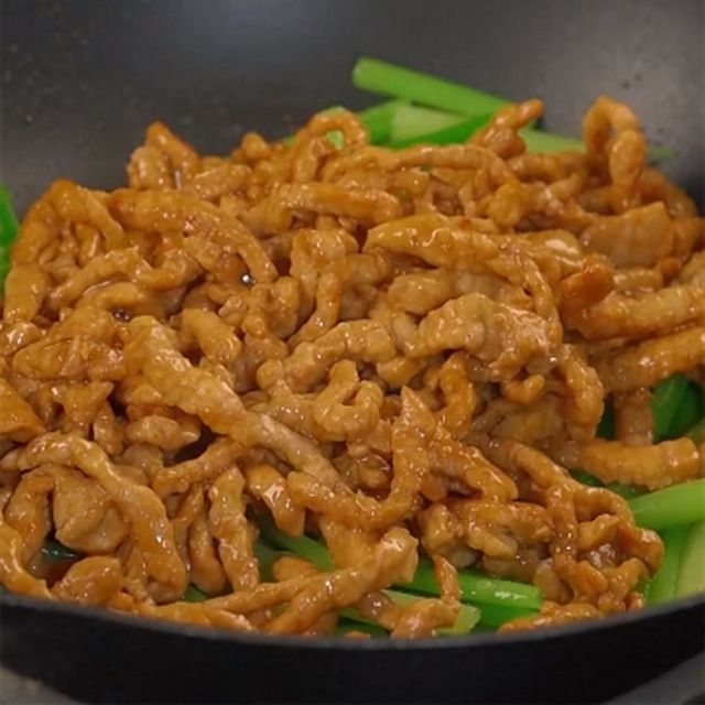 炒猪肉嫩的技巧瘦肉发柴嚼不动教你几个诀窍肉嫩又美味(图1)