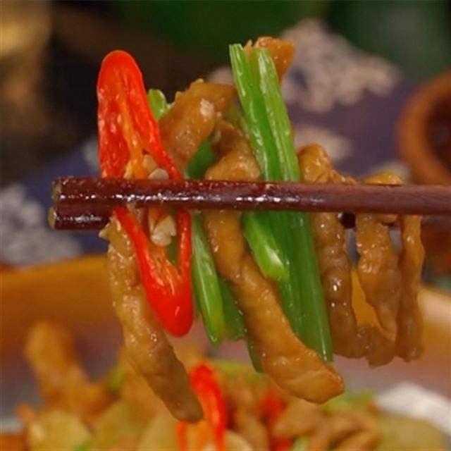 炒猪肉嫩的技巧瘦肉发柴嚼不动教你几个诀窍肉嫩又美味(图2)