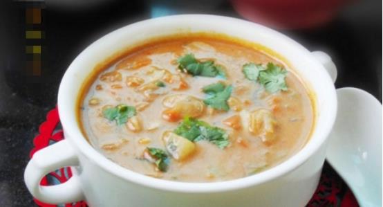 分享几道越吃越香的大厨家常菜：鲍鱼虾仁番茄炒饭、蛤蜊浓汤(图1)