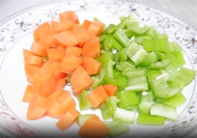 简单好吃的家常菜一道宫保杏鲍菇鲜香美味用勺子吃特别过瘾(图2)
