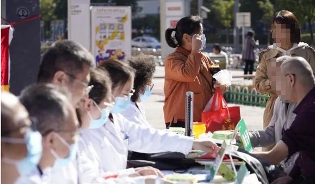 健康中国看山西：大同市六院开展2024年世界精神卫生日义诊宣传科普活动(图1)