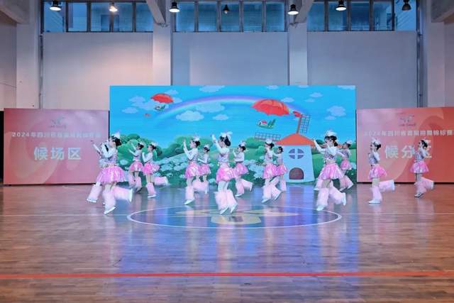 新世纪学校全面优秀！排舞代表队四川省一等奖！(图1)