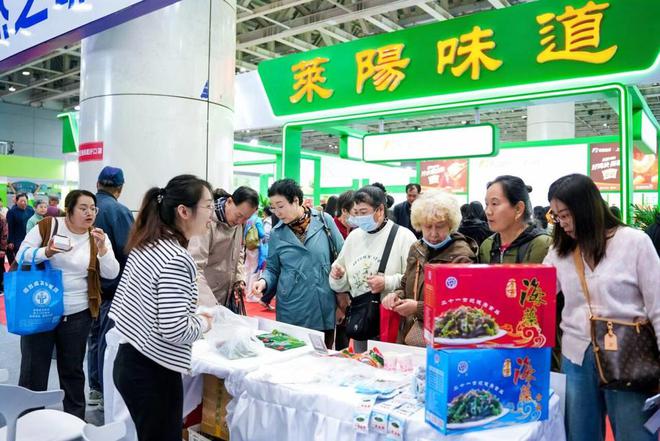 2024烟台食博会开幕！400家企业携2000种美食产品亮相(图1)