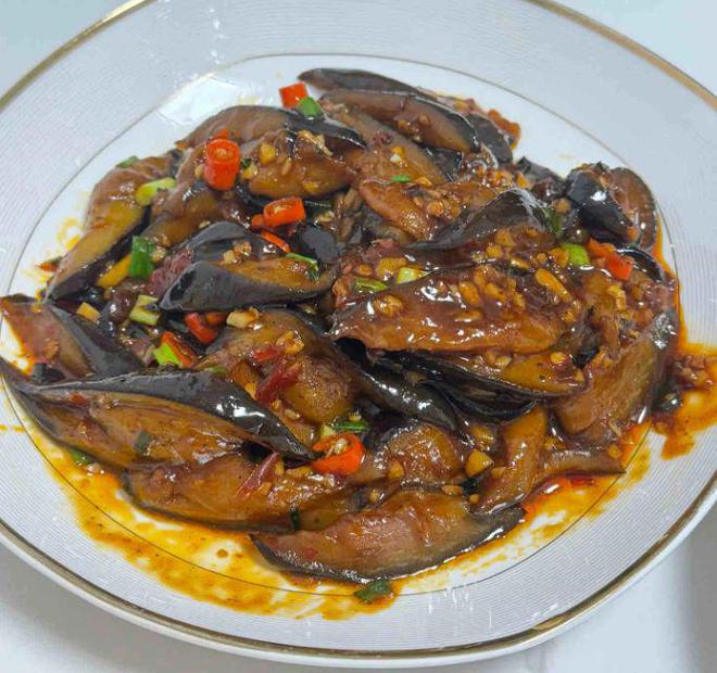 经典家常菜：红烧茄子的美味秘诀(图1)