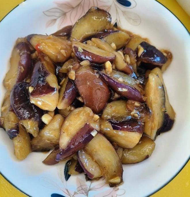 经典家常菜：红烧茄子的美味秘诀(图2)
