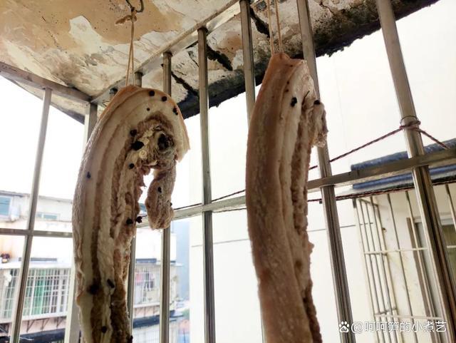 四川康定通报“网传某餐饮店工作人员从垃圾桶舀取餐厨废弃物”：现场未发现提炼、使用餐厨废弃物的情况(图2)