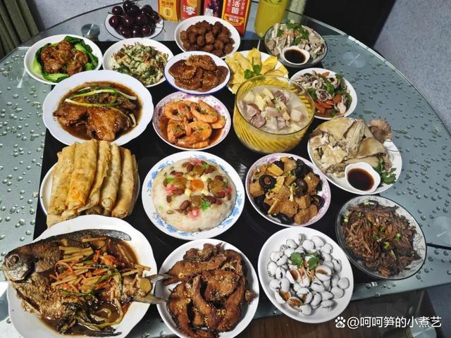 四川康定通报“网传某餐饮店工作人员从垃圾桶舀取餐厨废弃物”：现场未发现提炼、使用餐厨废弃物的情况(图1)