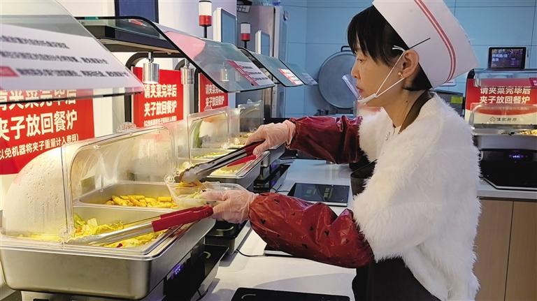 城关区丨渭源路街道定西路社区：送餐免费上门共享幸福“食”光(图1)