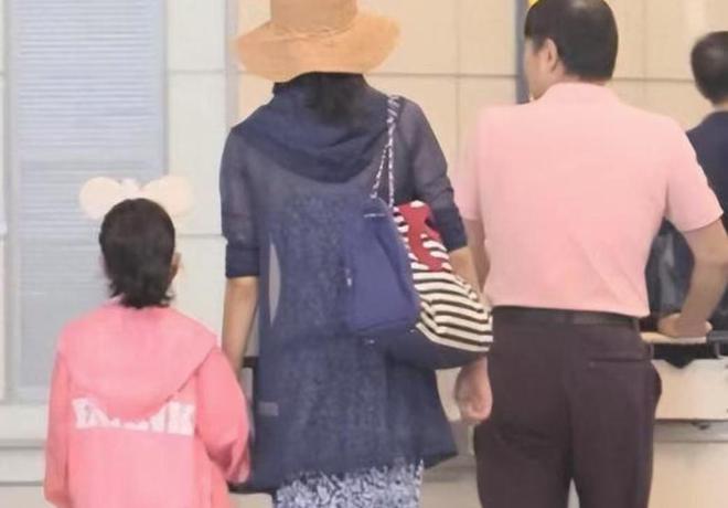 回顾41岁韩雪和60岁丈夫聚餐被拍穿衣朴素网友：真正的豪门(图8)