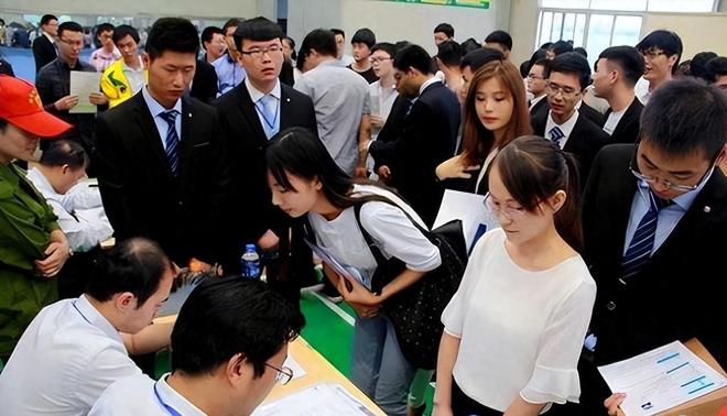 2024年现代年轻人尴尬又现实的4种社会现象希望2025不会继续存在(图7)