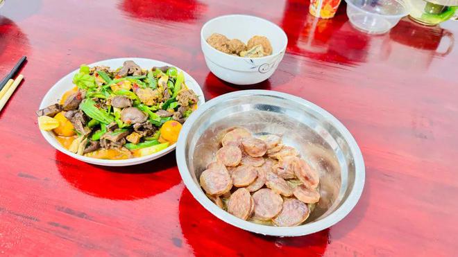 回村的一餐简单而家常很下饭(图1)