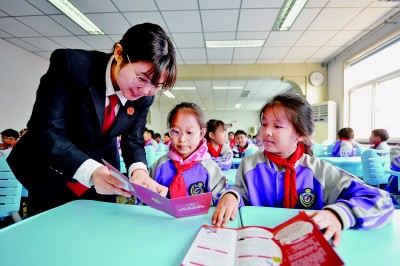法治的光照亮少年心灵(图1)