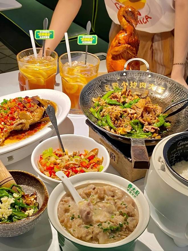 年销500万份辣椒炒肉的费大厨竟然拒绝做外卖！(图1)