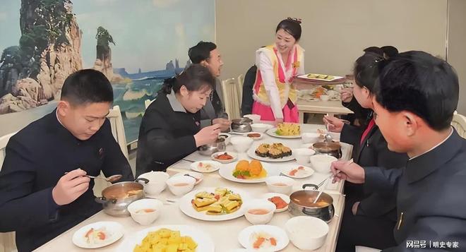 作为我们邻居普通朝鲜人一天三顿都吃啥：玉米饭、泡菜、大酱汤(图2)