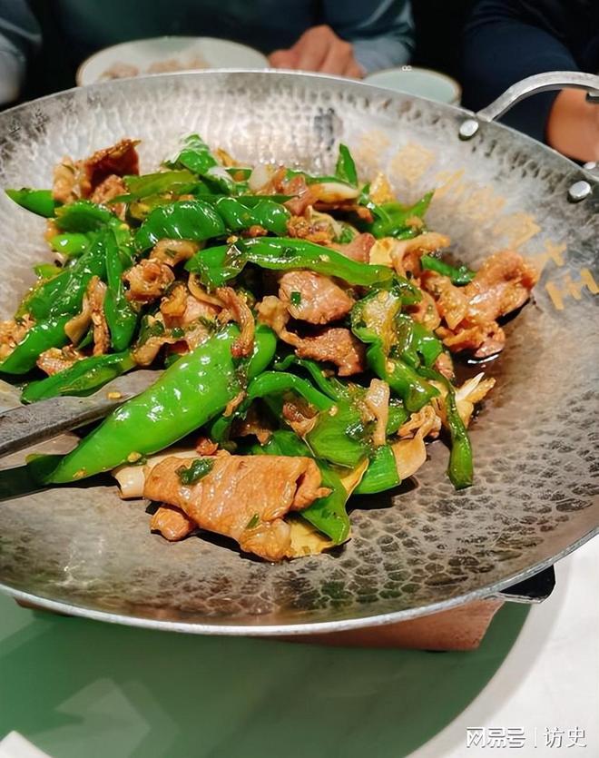 直营店突破190家！明火亮灶热锅现炒这个餐饮品牌开遍全国(图3)