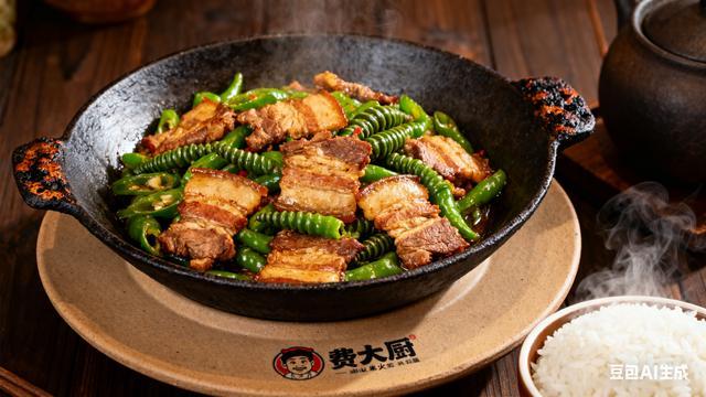 开190家店！费大厨“现炒表演”火遍全国这招比躲预制菜争议狠(图3)