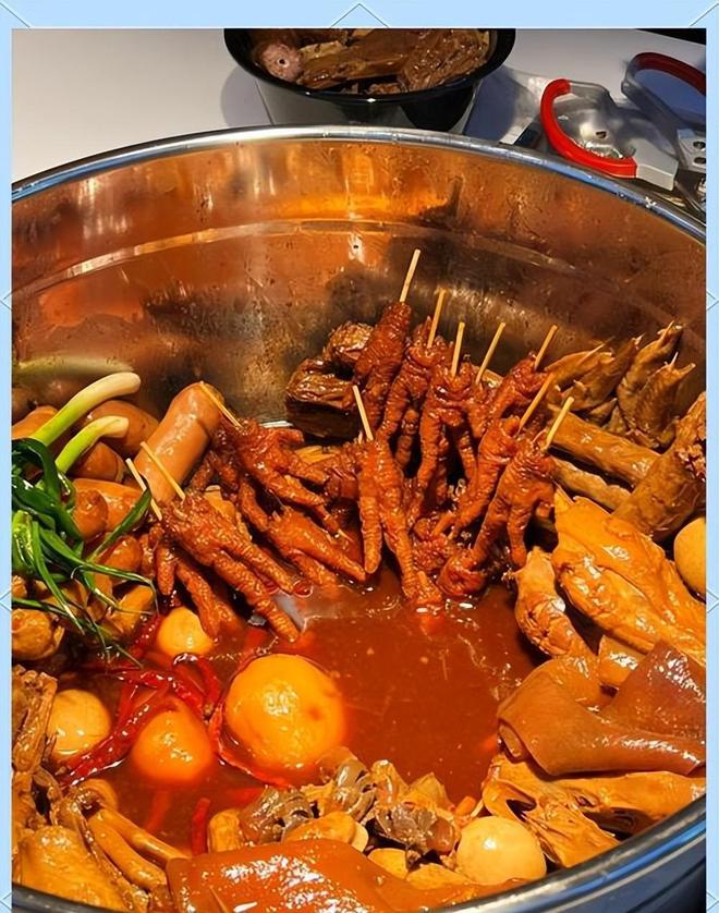 绝味、周黑鸭、煌上煌卤味三巨头跌落神坛：鸭脖为何卖不动了？(图17)