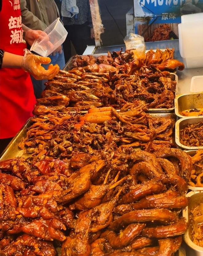 绝味、周黑鸭、煌上煌卤味三巨头跌落神坛：鸭脖为何卖不动了？(图16)