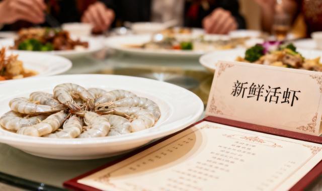 8888元一桌的婚宴全是冷冻预制菜？酒店否认后竟发律师函威胁！(图2)