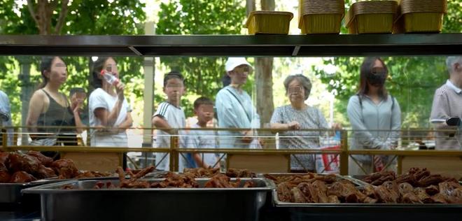 五星酒店集体摆地摊！38元的“穷鬼套餐”掀翻预制菜的饭碗(图3)