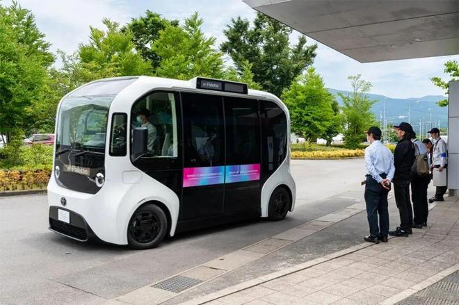 小鹏押宝、蔚来理想反对Robotaxi会是一门好生意？(图8)