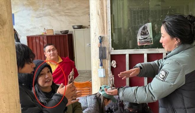 黄有龙做梦没想到自己重金培养的女儿竟让赵薇口碑“逆转”(图1)