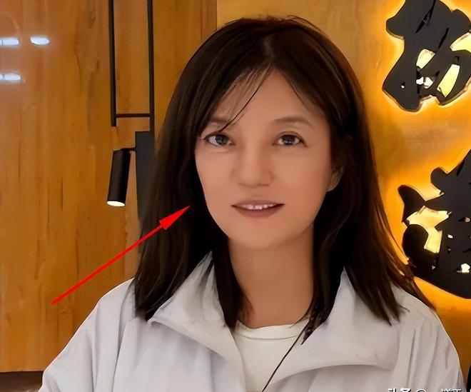 黄有龙做梦没想到自己重金培养的女儿竟让赵薇口碑“逆转”(图2)