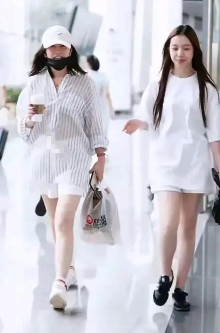 黄有龙做梦没想到自己重金培养的女儿竟让赵薇口碑“逆转”(图7)