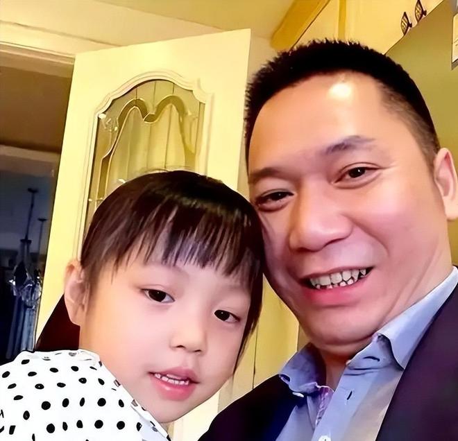 黄有龙做梦没想到自己重金培养的女儿竟让赵薇口碑“逆转”(图11)